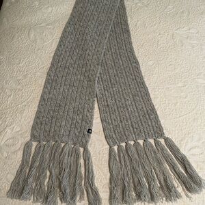 GAP Gray Cable Knit Fringe Scarf 100% lambs wool